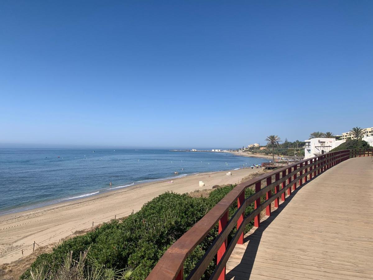 Lovely Beachfront Apartment In Calahonda Sitio de Calahonda エクステリア 写真