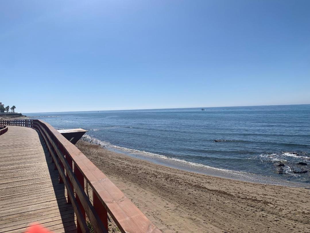 Lovely Beachfront Apartment In Calahonda Sitio de Calahonda エクステリア 写真